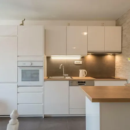 公寓 Apartman Din Don