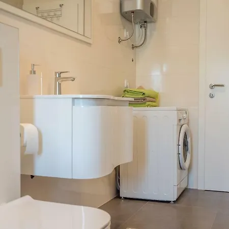 公寓 Apartman Din Don